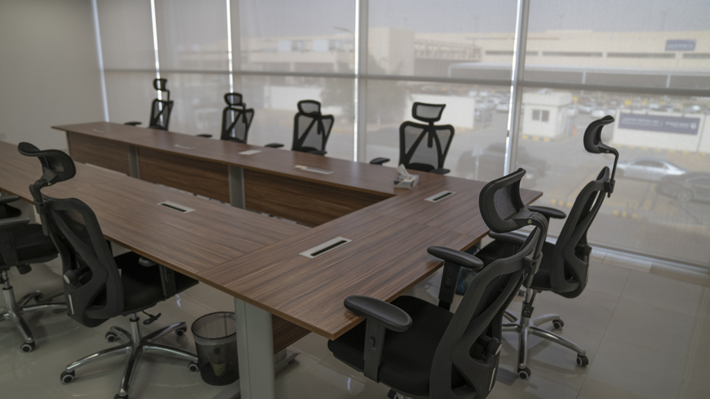 Cargo Center - Meeting Table