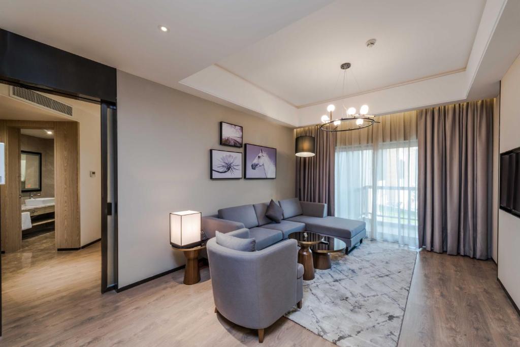 Aber Hotel Al Takhassussi - Living Room