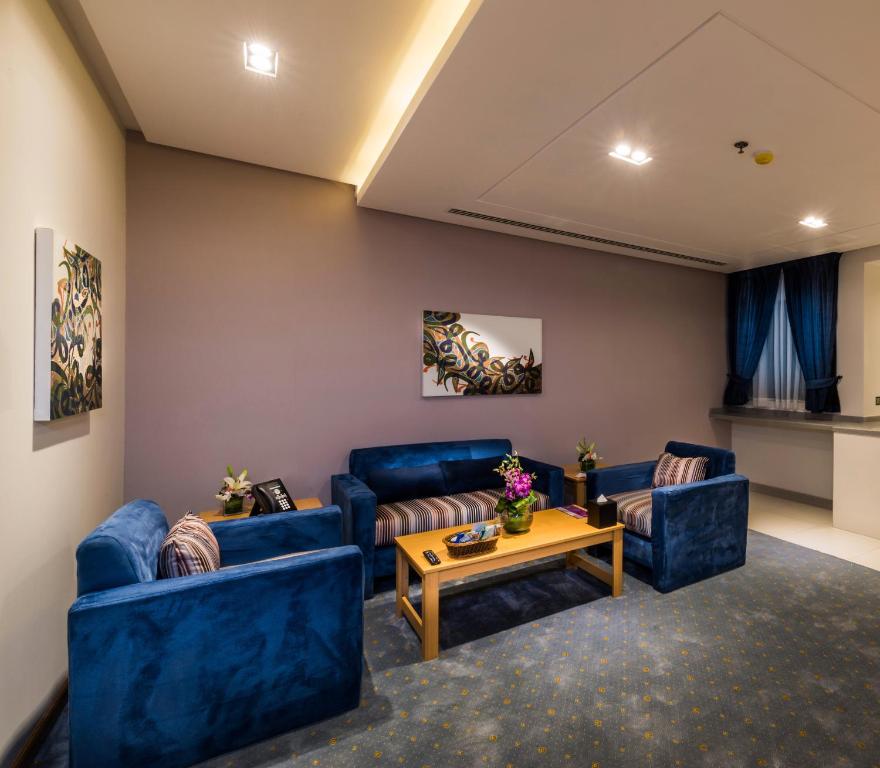 Boudl Al Munsiyah Thumama - Living Room